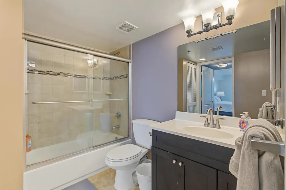 1200 BRICKELL BAY DRIVE #3419 Miami, FL 33131