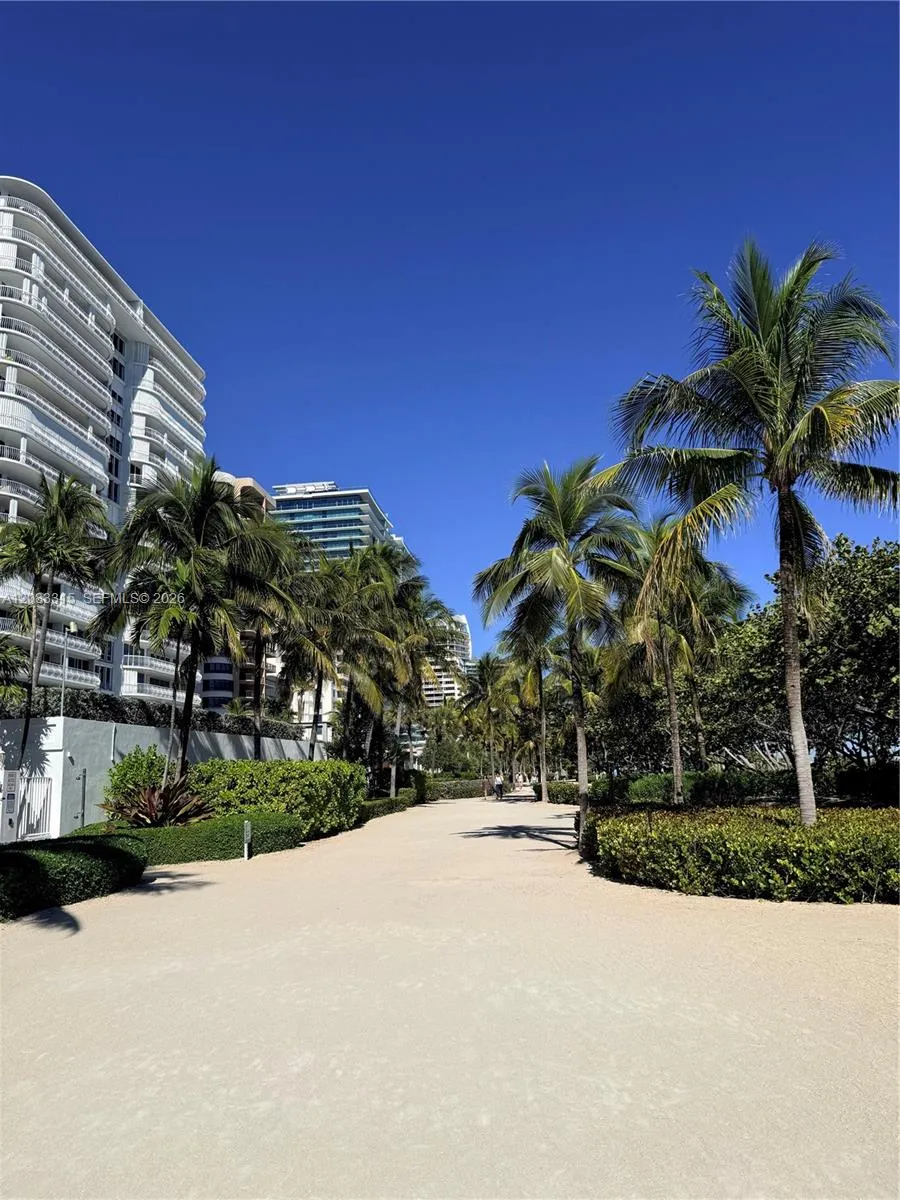10185 E Collins Ave #822 Bal Harbour, FL 33154