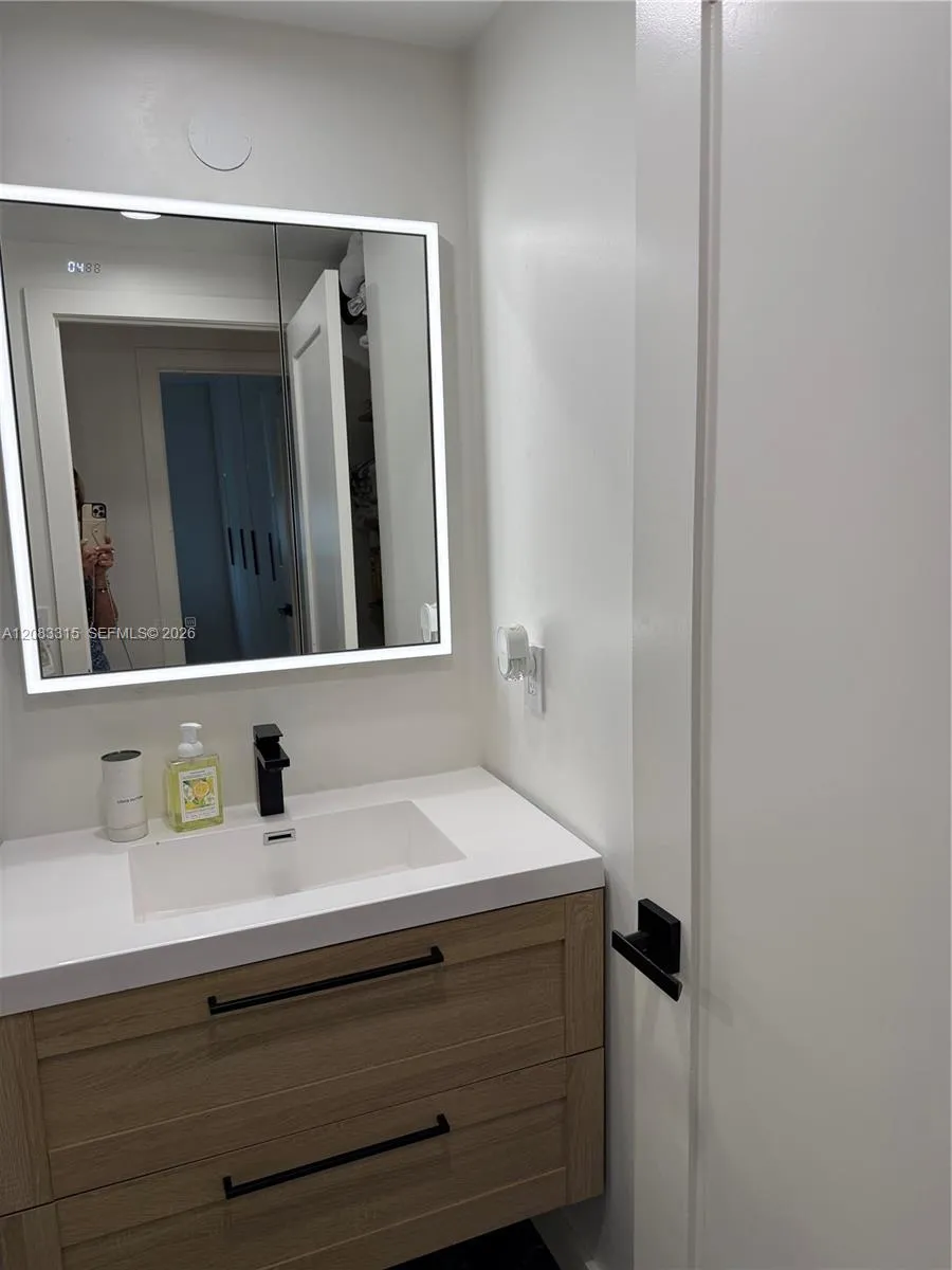 10185 E Collins Ave #822 Bal Harbour, FL 33154