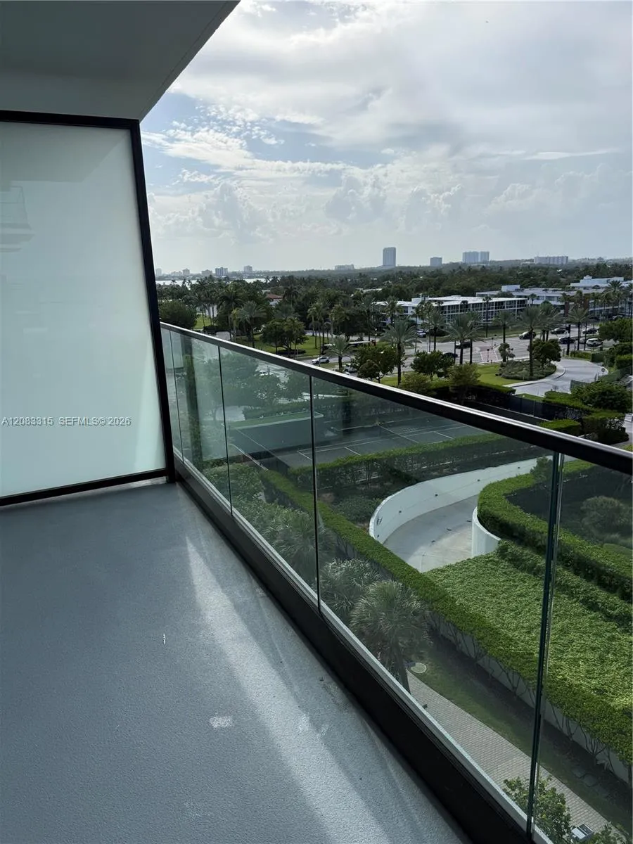 10185 E Collins Ave #822 Bal Harbour, FL 33154
