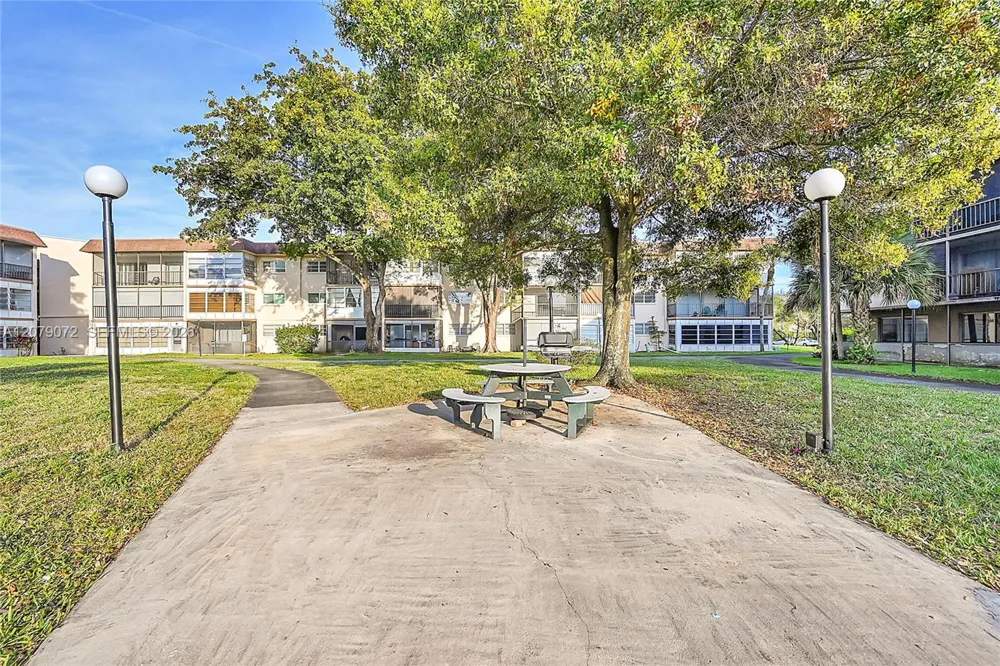 1801 NW 75th Ave #305 Plantation, FL 33313