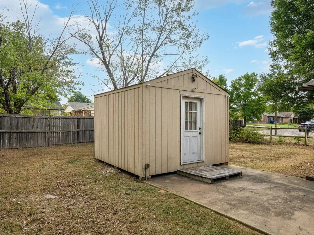1100 W Knoxville Street Broken Arrow, OK 74012