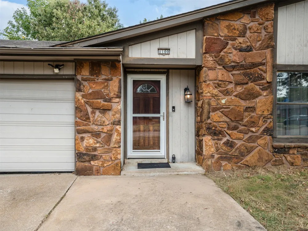 1100 W Knoxville Street Broken Arrow, OK 74012