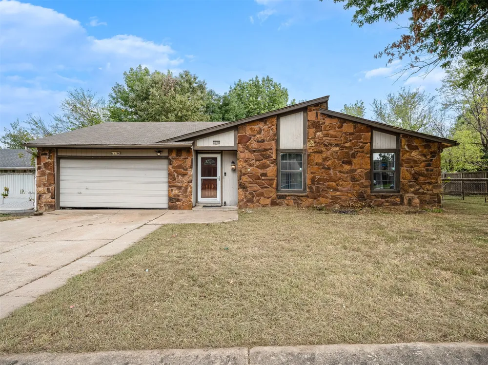 1100 W Knoxville Street Broken Arrow, OK 74012