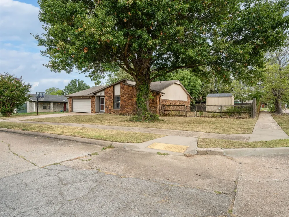 1100 W Knoxville Street Broken Arrow, OK 74012