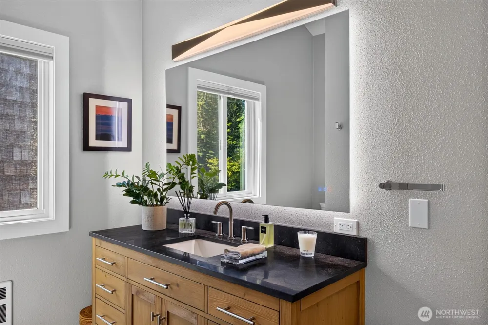 2285 W Beach Road #C Oak Harbor, WA 98277