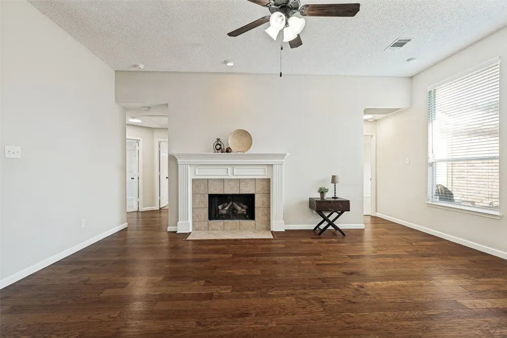 817 Aylesbury Drive Allen, TX 75002