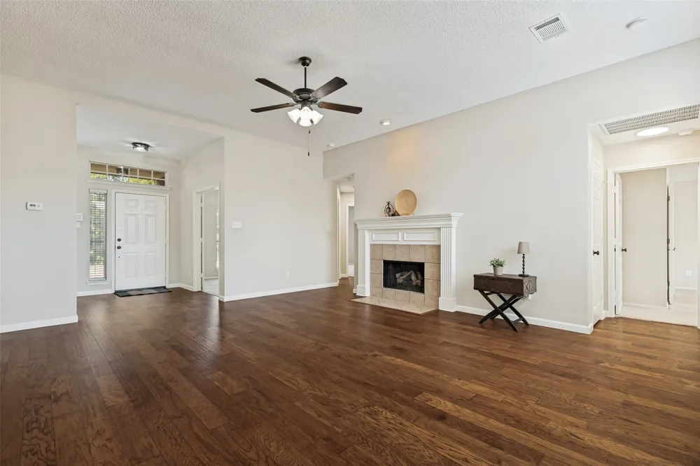 817 Aylesbury Drive Allen, TX 75002