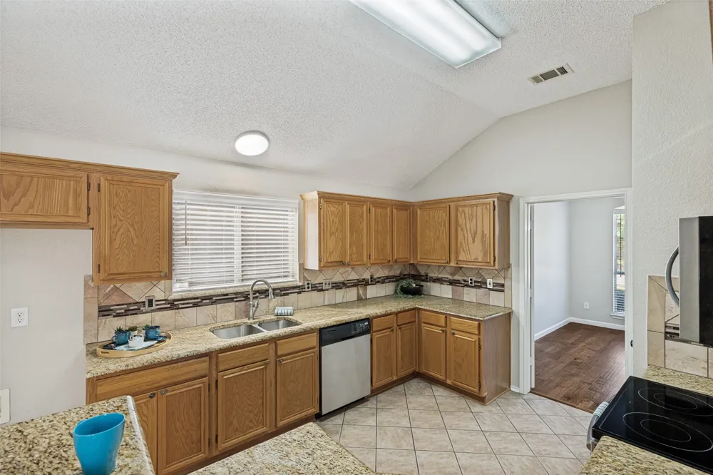 817 Aylesbury Drive Allen, TX 75002