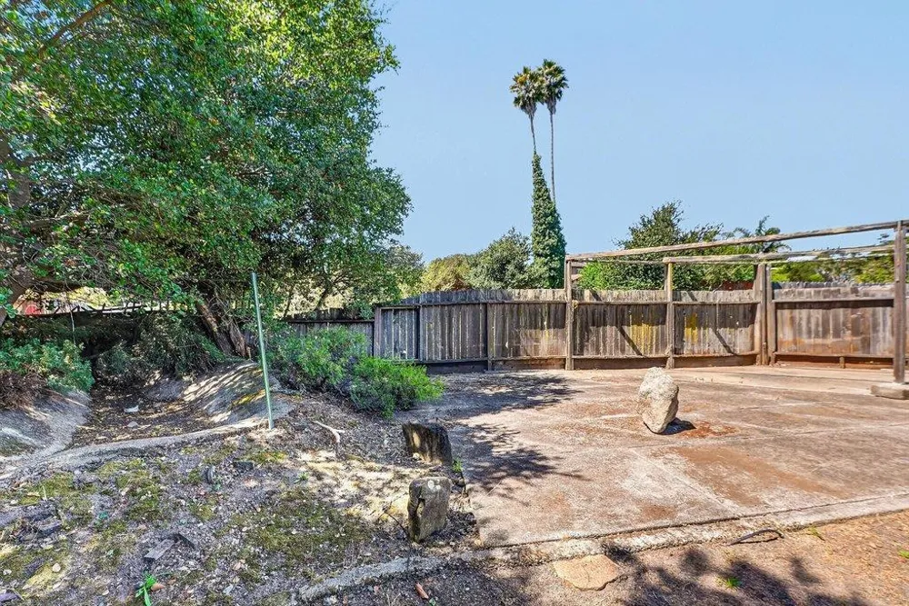 25 Brook Court Watsonville, CA 95076