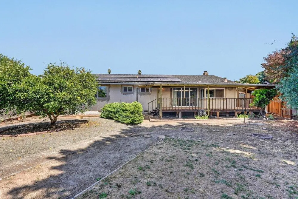 25 Brook Court Watsonville, CA 95076