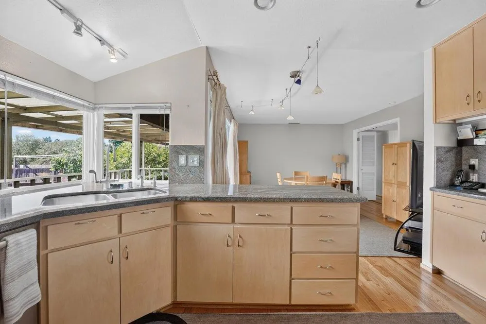 25 Brook Court Watsonville, CA 95076