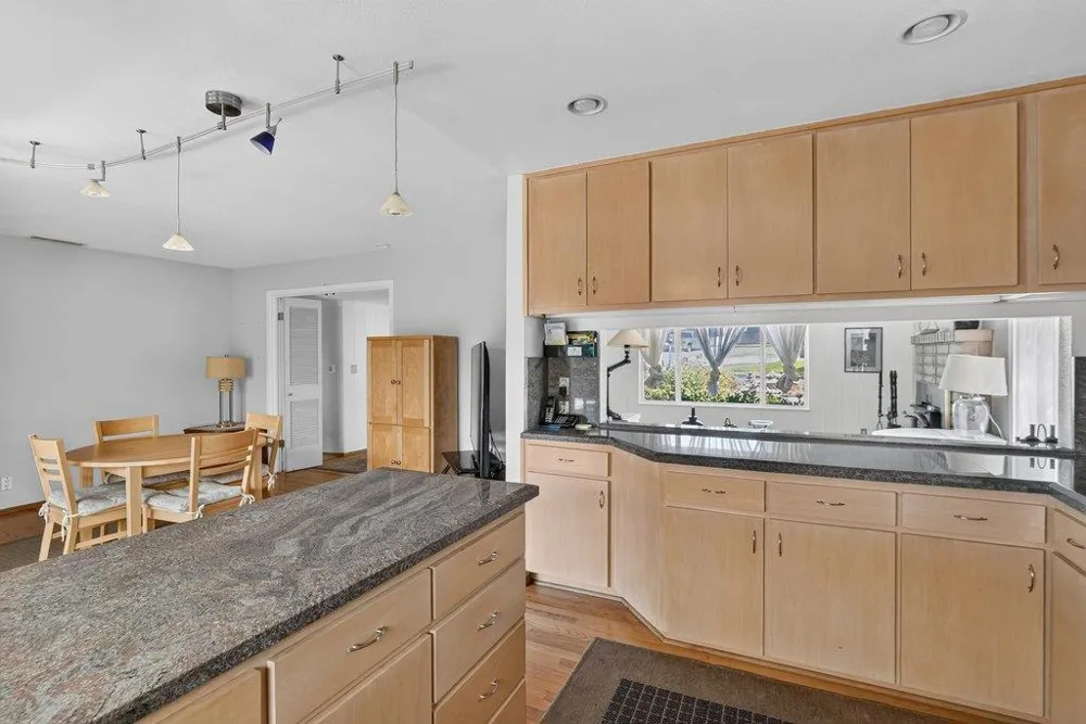 25 Brook Court Watsonville, CA 95076