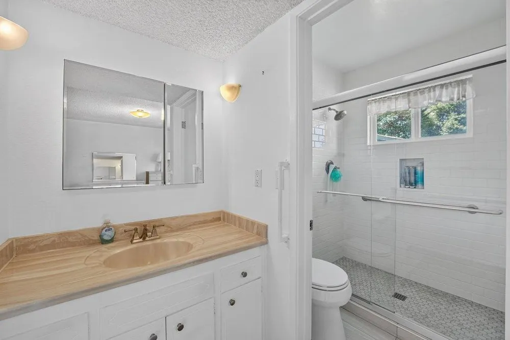 25 Brook Court Watsonville, CA 95076