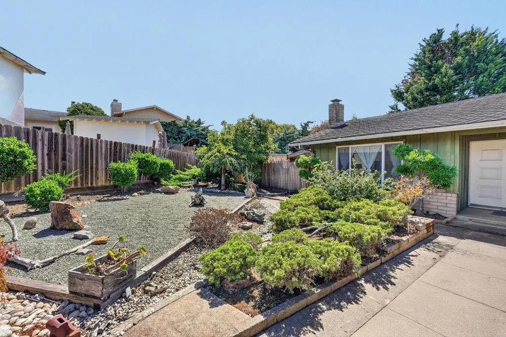 25 Brook Court Watsonville, CA 95076