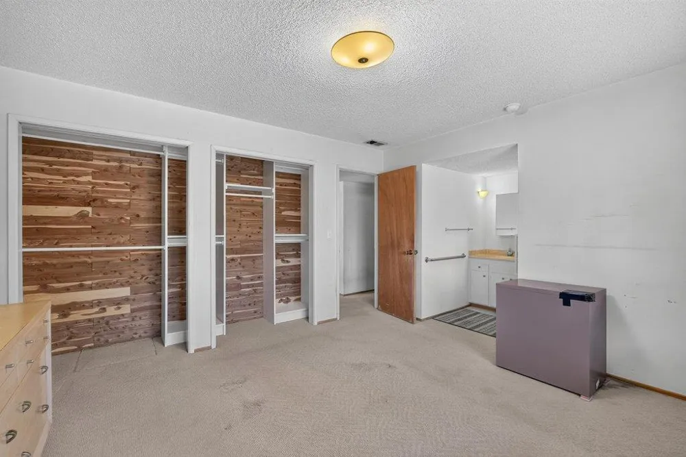 25 Brook Court Watsonville, CA 95076