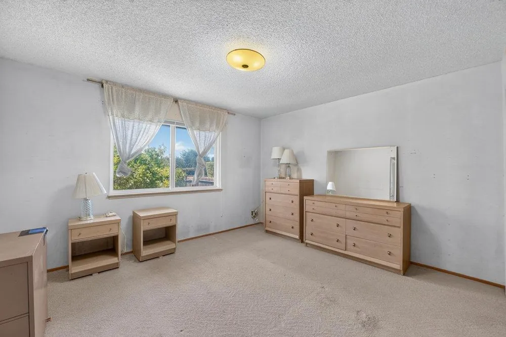 25 Brook Court Watsonville, CA 95076