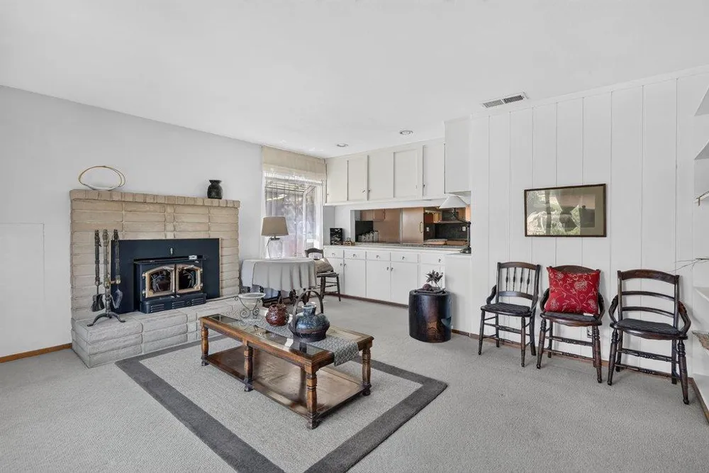 25 Brook Court Watsonville, CA 95076