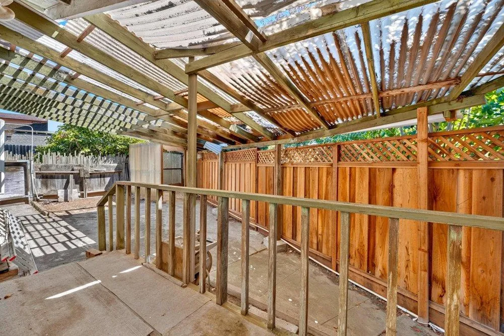 25 Brook Court Watsonville, CA 95076