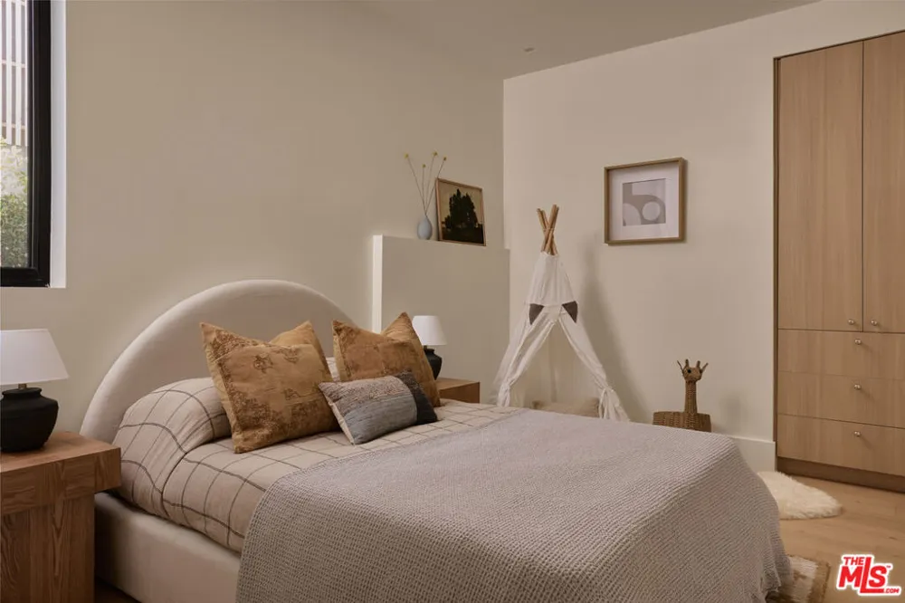621 Frontenac Avenue Los Angeles, CA 90065