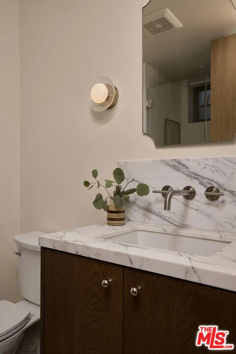 621 Frontenac Avenue Los Angeles, CA 90065