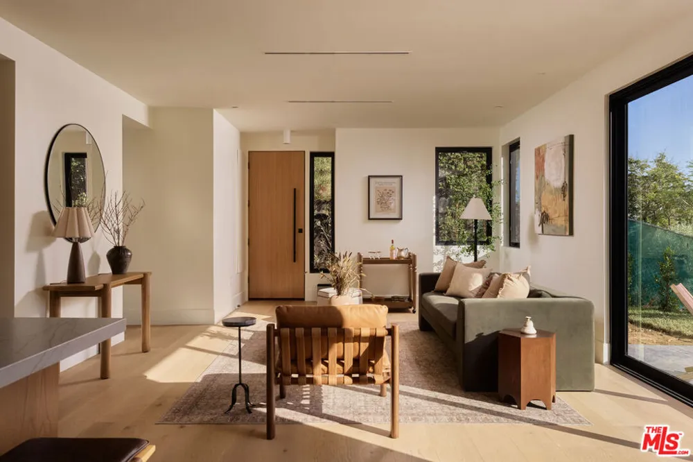 621 Frontenac Avenue Los Angeles, CA 90065