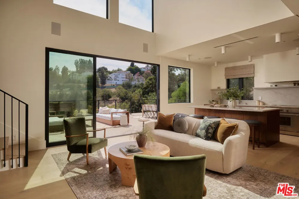 621 Frontenac Avenue Los Angeles, CA 90065