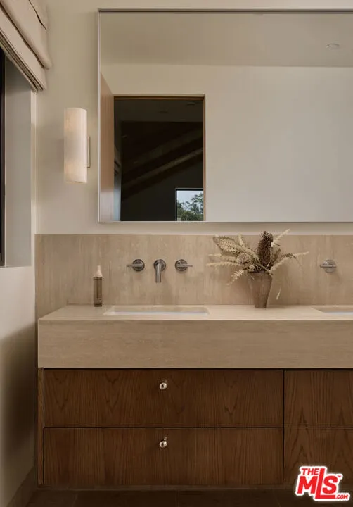 621 Frontenac Avenue Los Angeles, CA 90065