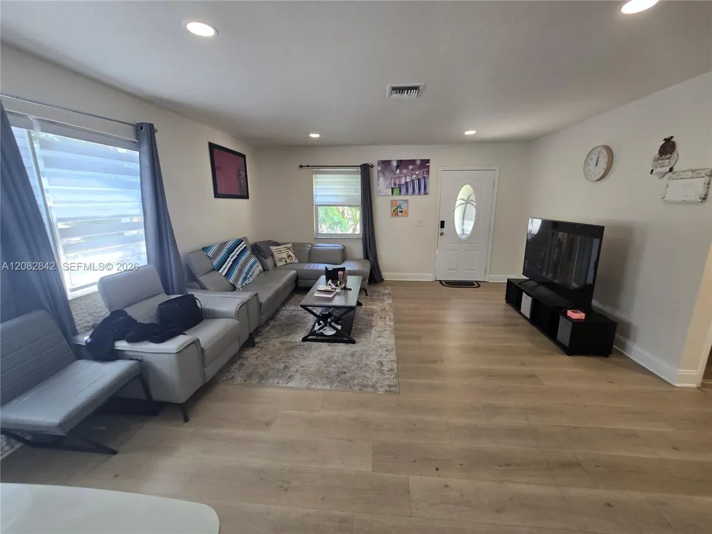 203 NE 2nd Ave #203 Dania Beach, FL 33004