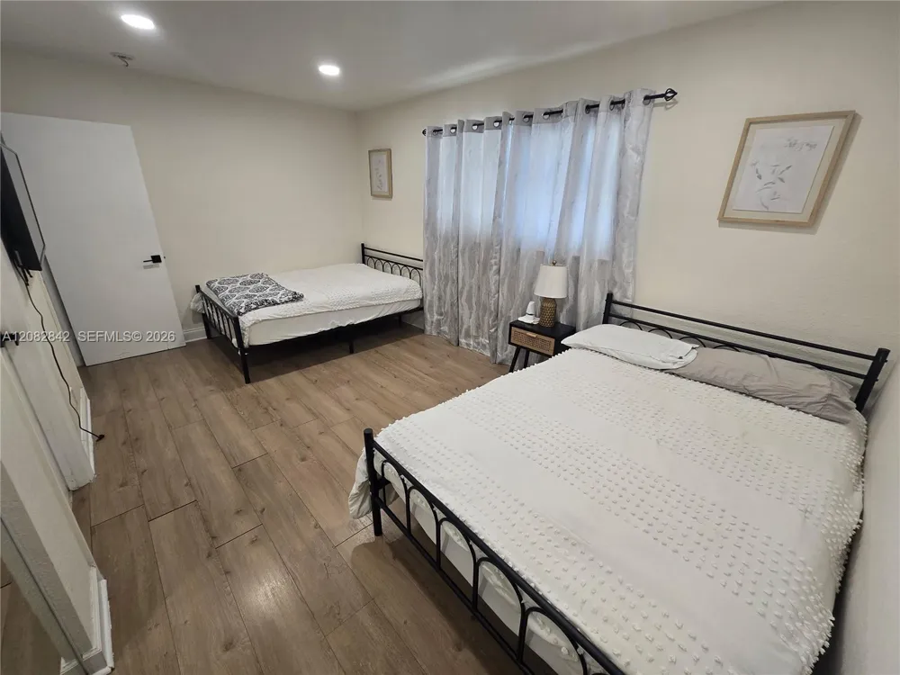 203 NE 2nd Ave #203 Dania Beach, FL 33004
