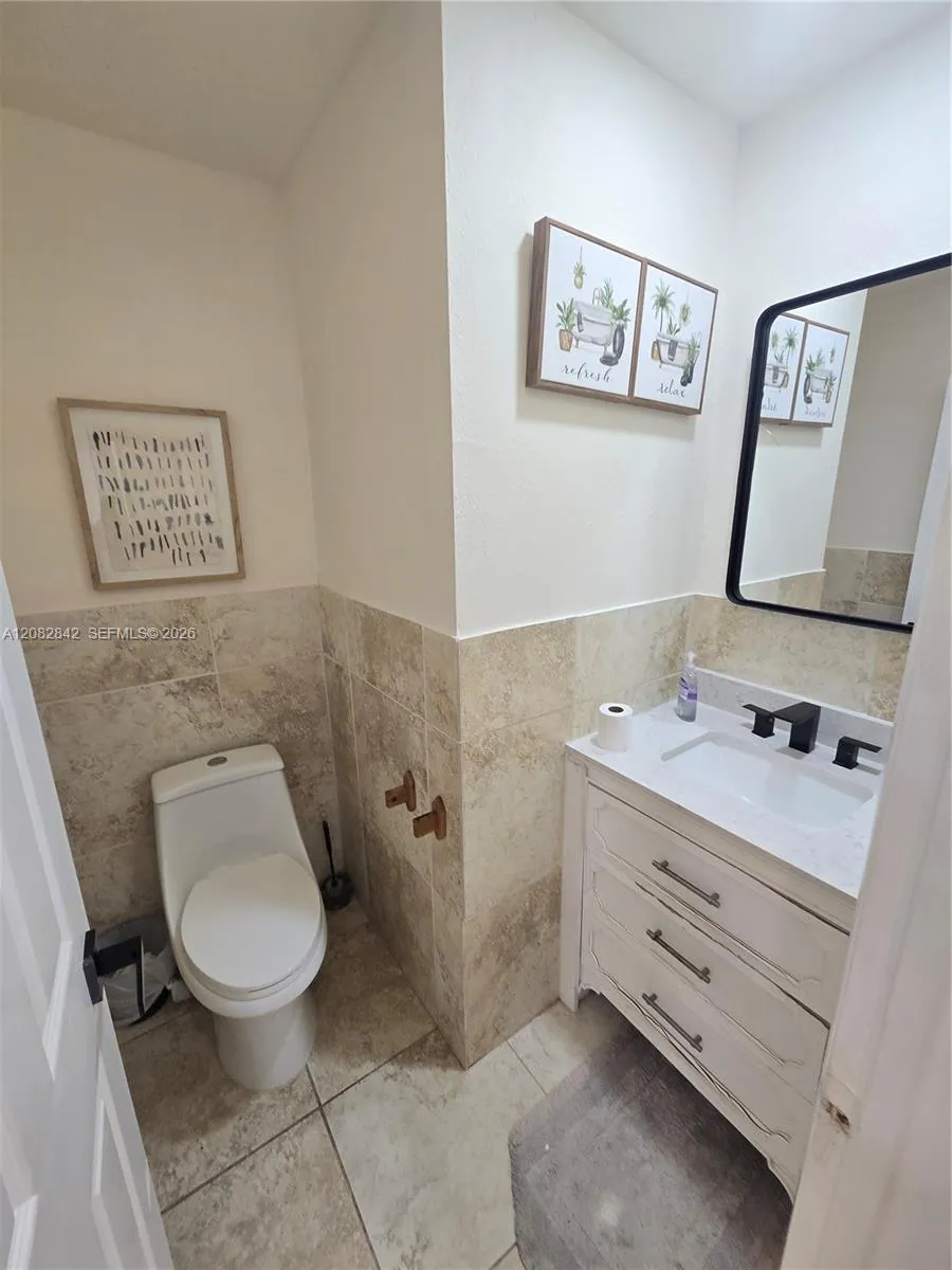 203 NE 2nd Ave #203 Dania Beach, FL 33004