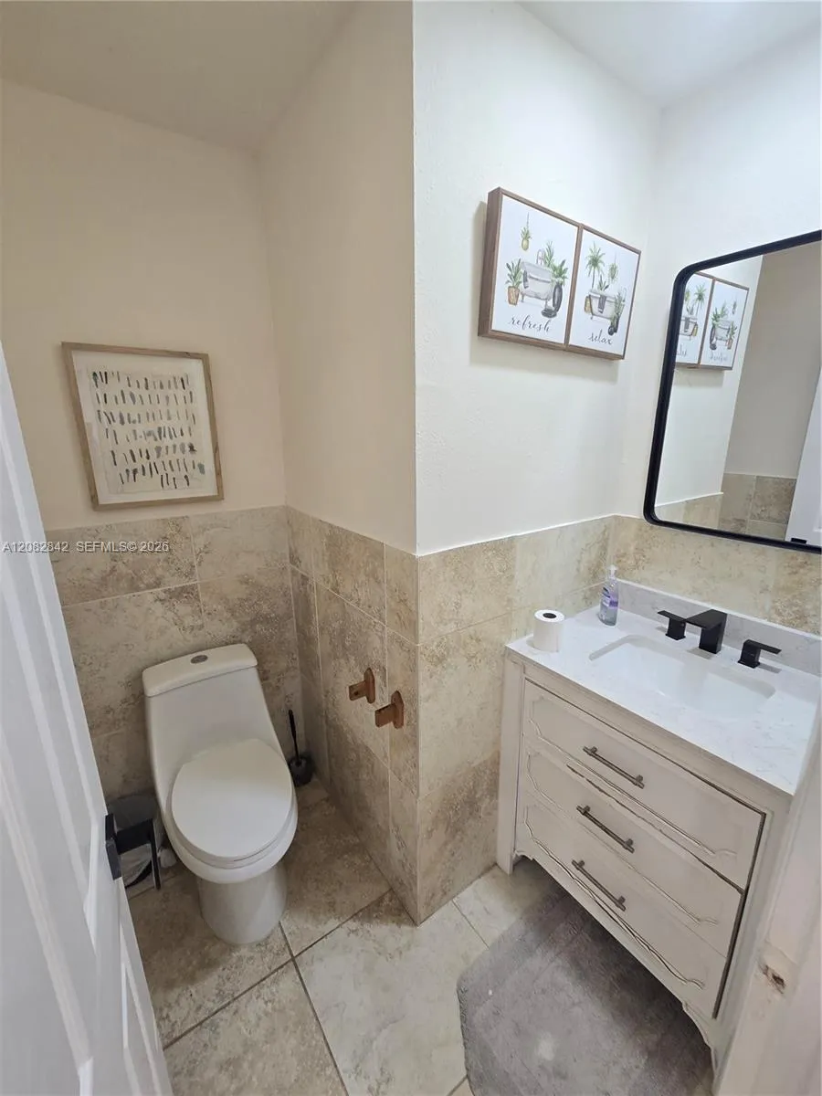 203 NE 2nd Ave #203 Dania Beach, FL 33004