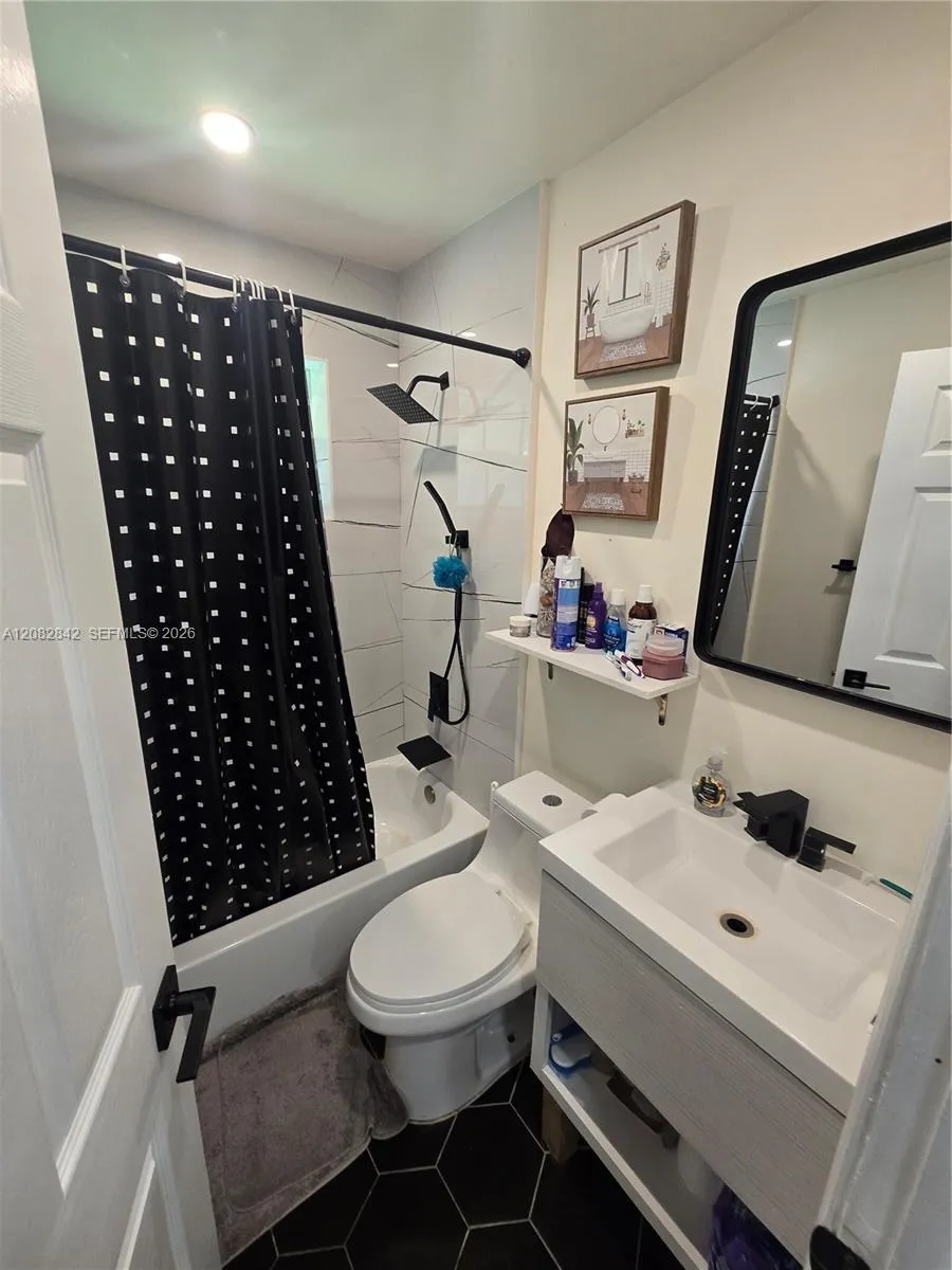 203 NE 2nd Ave #203 Dania Beach, FL 33004
