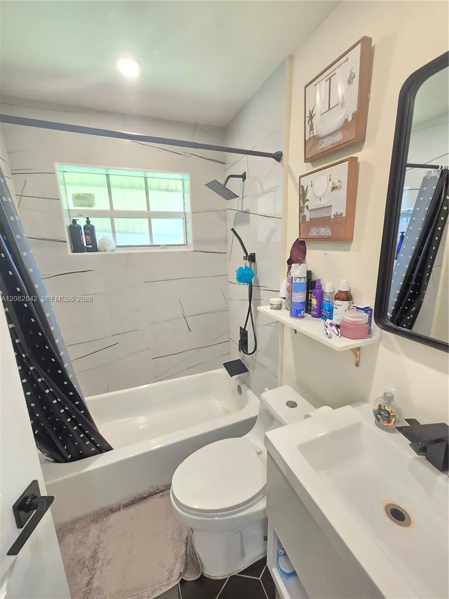 203 NE 2nd Ave #203 Dania Beach, FL 33004