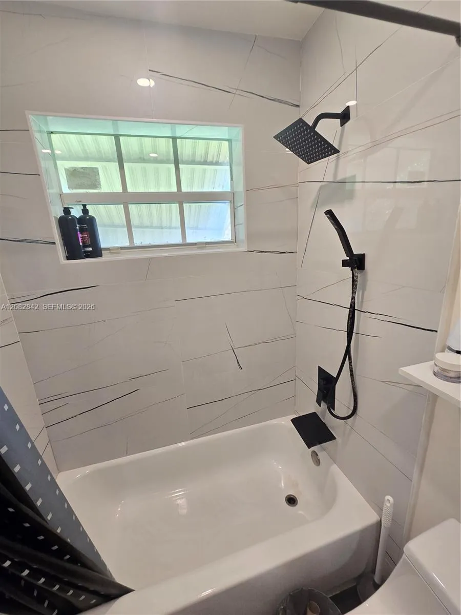 203 NE 2nd Ave #203 Dania Beach, FL 33004
