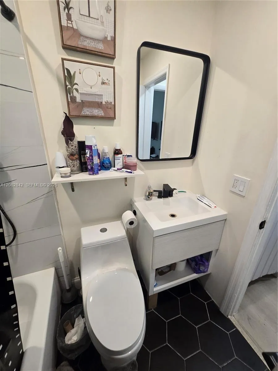 203 NE 2nd Ave #203 Dania Beach, FL 33004