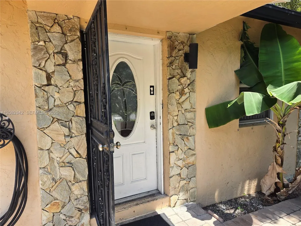203 NE 2nd Ave #203 Dania Beach, FL 33004