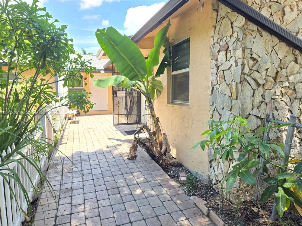 203 NE 2nd Ave #203 Dania Beach, FL 33004