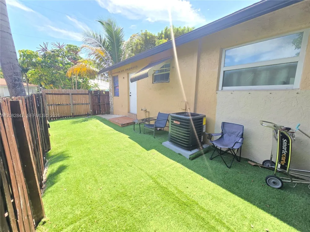 203 NE 2nd Ave #203 Dania Beach, FL 33004