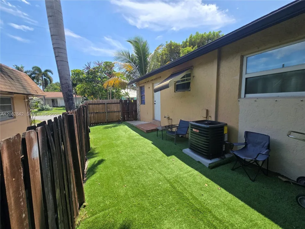 203 NE 2nd Ave #203 Dania Beach, FL 33004