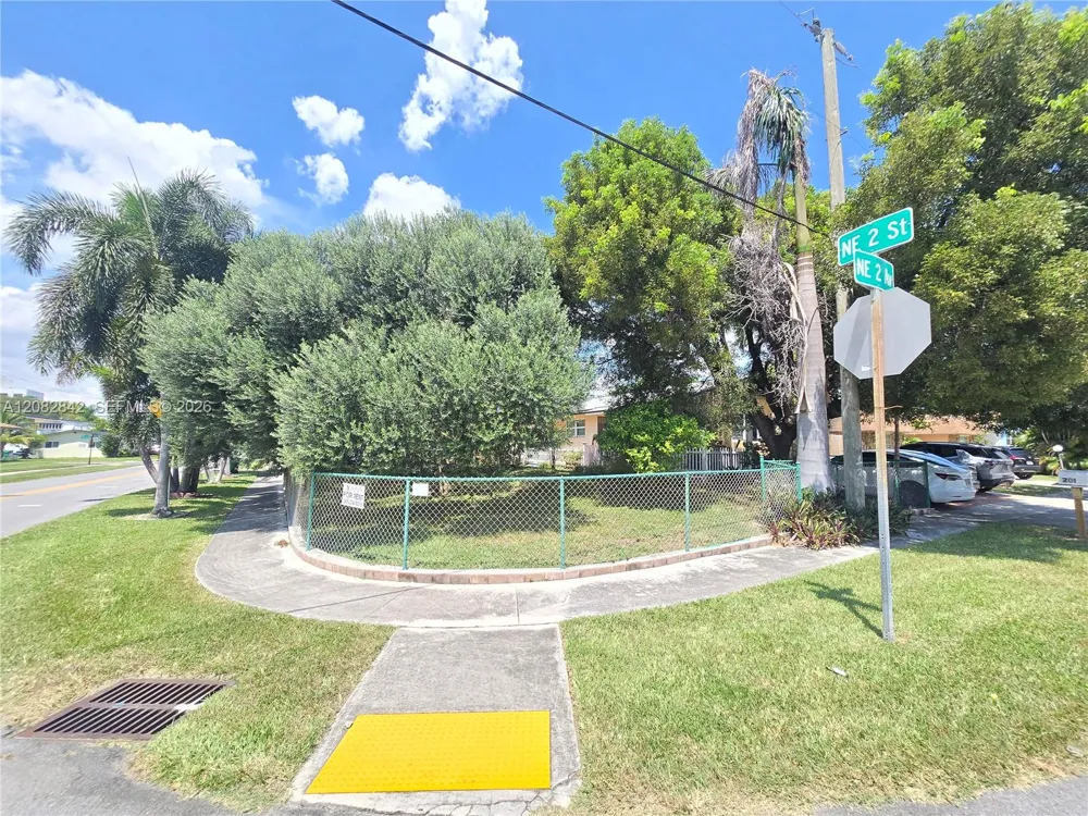 203 NE 2nd Ave #203 Dania Beach, FL 33004