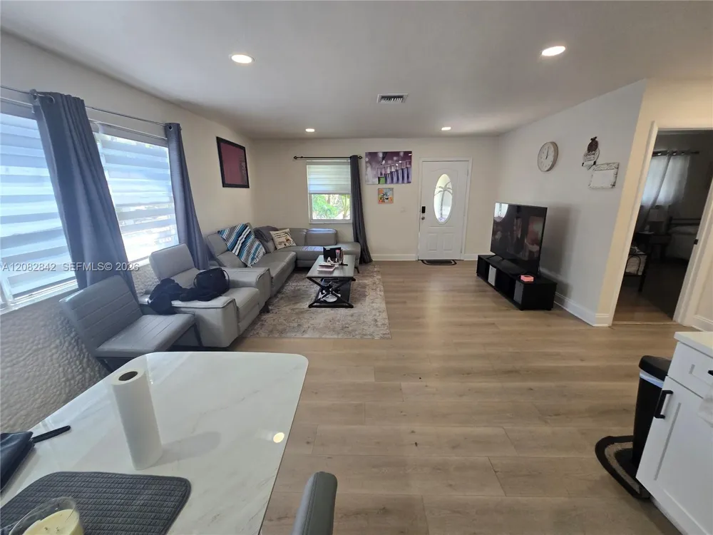 203 NE 2nd Ave #203 Dania Beach, FL 33004