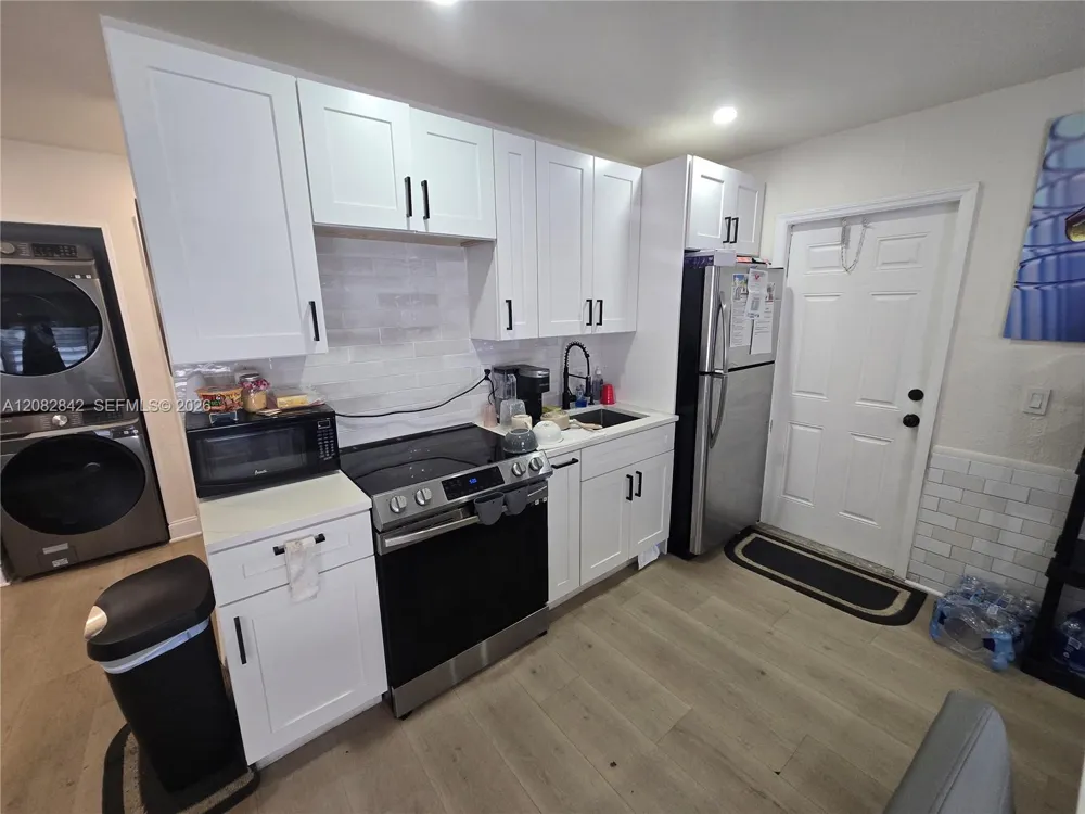 203 NE 2nd Ave #203 Dania Beach, FL 33004