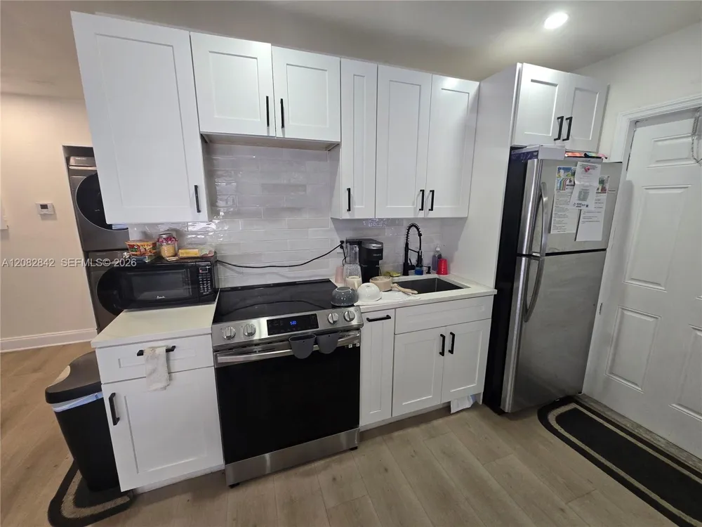 203 NE 2nd Ave #203 Dania Beach, FL 33004