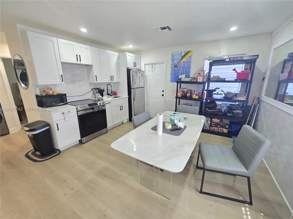 203 NE 2nd Ave #203 Dania Beach, FL 33004