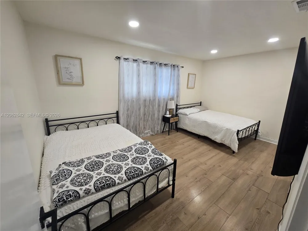 203 NE 2nd Ave #203 Dania Beach, FL 33004