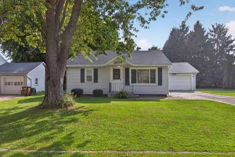 3533 E Gordon Drive