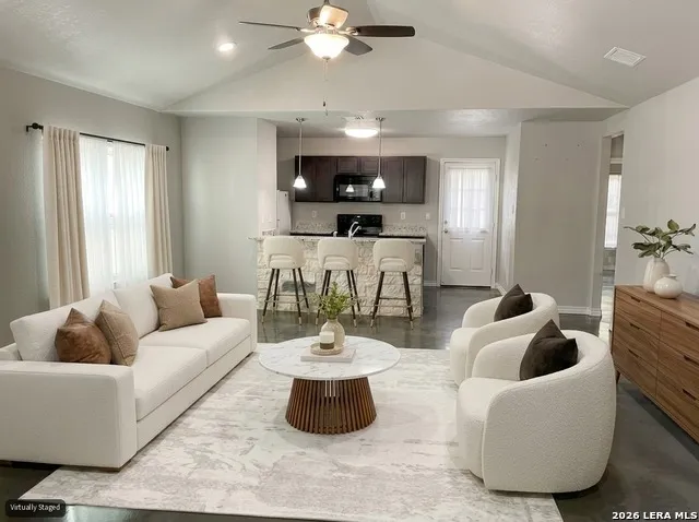 578 Misty Gln Canyon Lake, TX 78133