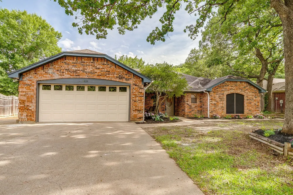 6824 Ridgewood Drive North Richland Hills, TX 76182