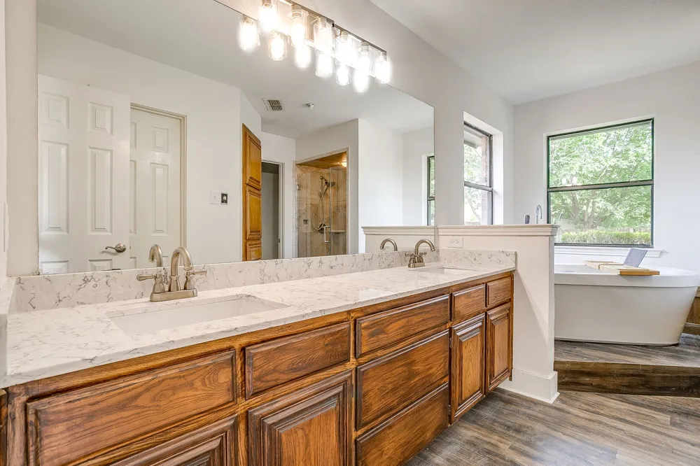 6824 Ridgewood Drive North Richland Hills, TX 76182